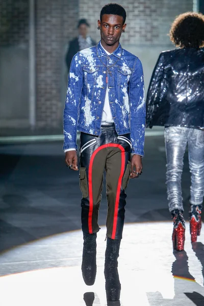 Look 16